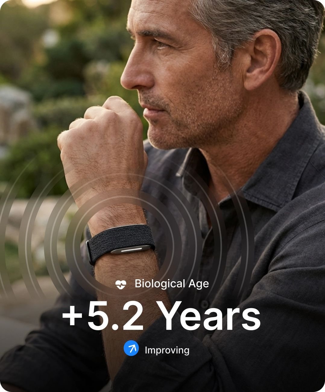 Man wearing Hume Band with biological age and illness risk shown in app