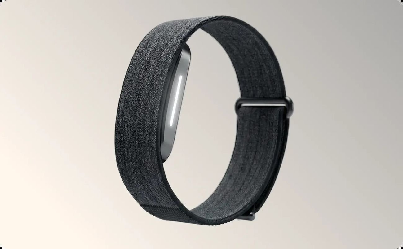 Premium studio shot of the Hume Band 2.0 at an angle